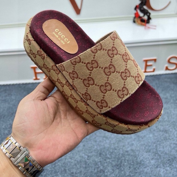 GUCCI Monogram Angelina Platform Sandals Slides - Picture 1 of 8